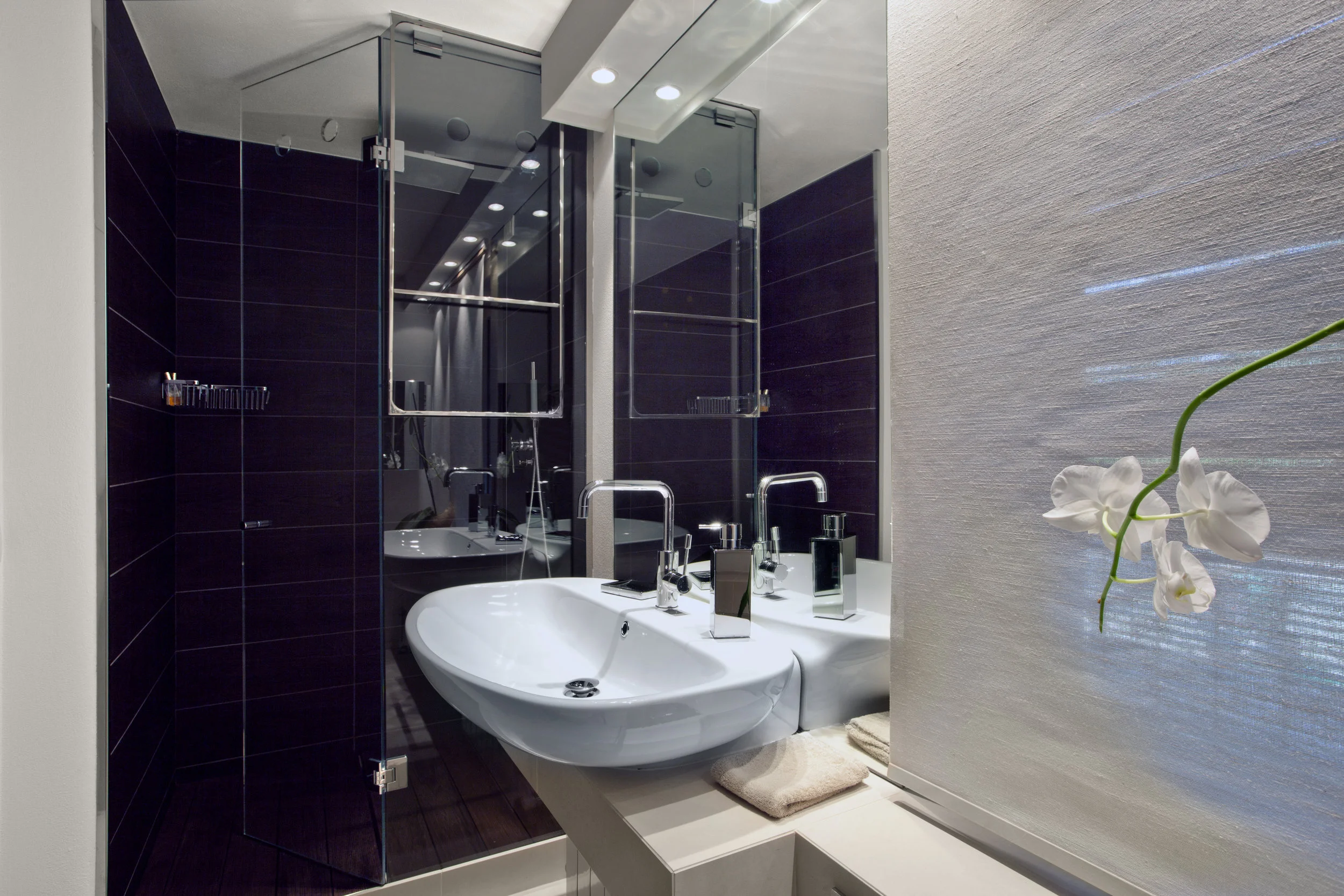 3rd bathroom.jpg