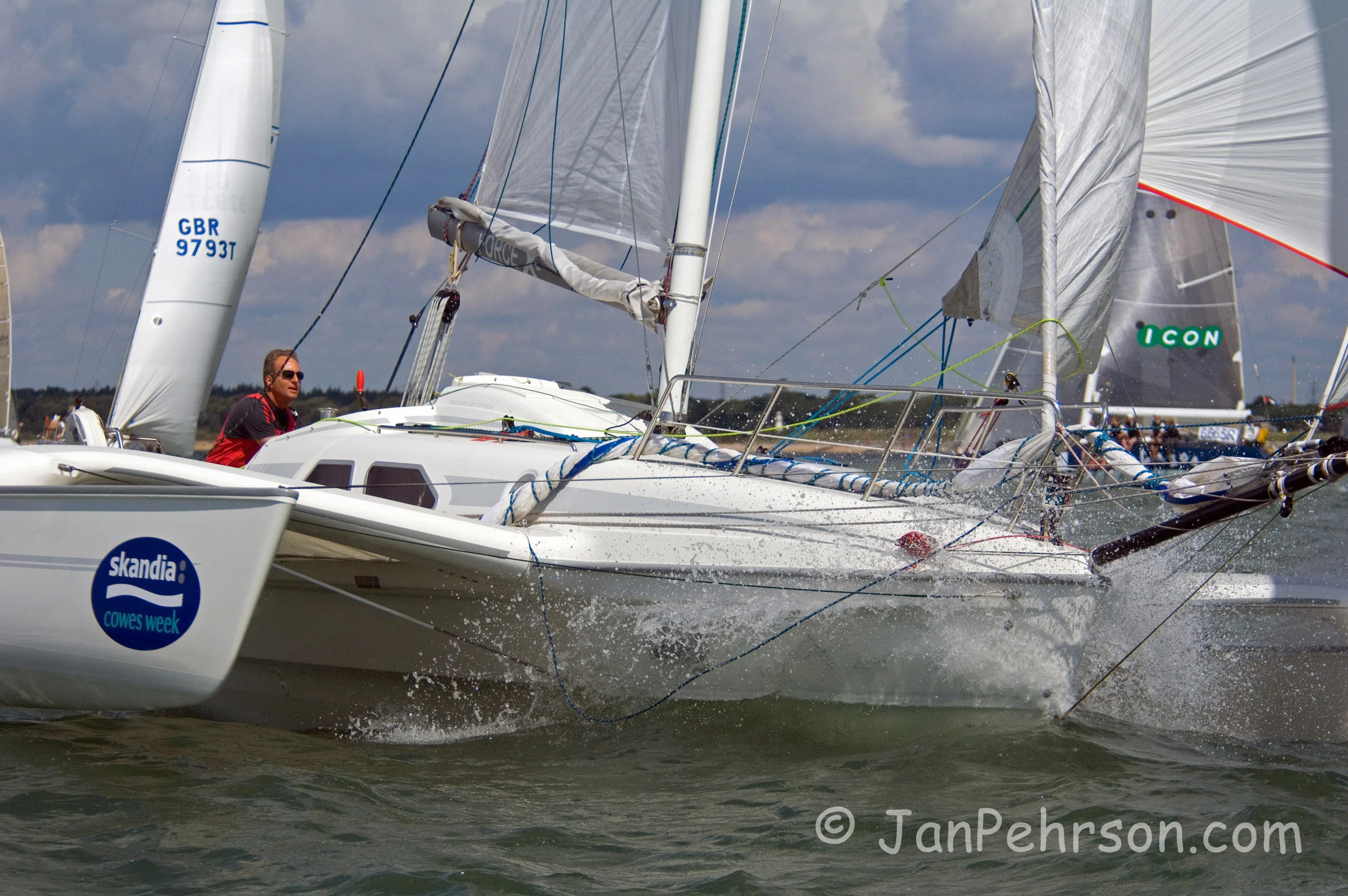 Skandia Cowes Week 2007:  UK: Isle of Wight, Cowes. Race Day 3 - Force X, George Burn - Multihull (01243)