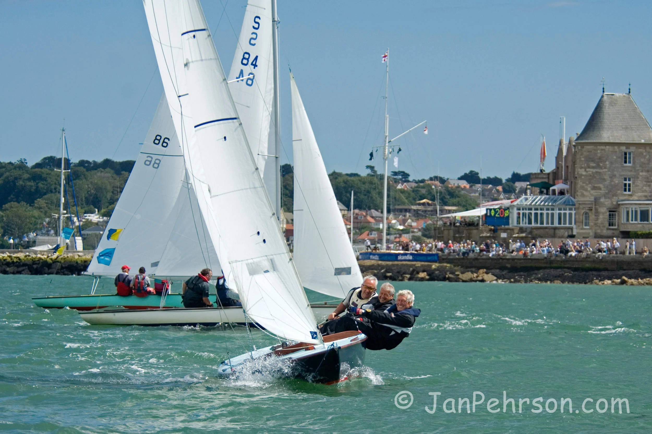 Skandia Cowes Week 2007:  UK: Isle of Wight, Cowes. Race Day 4 - Swallow Class (02474)