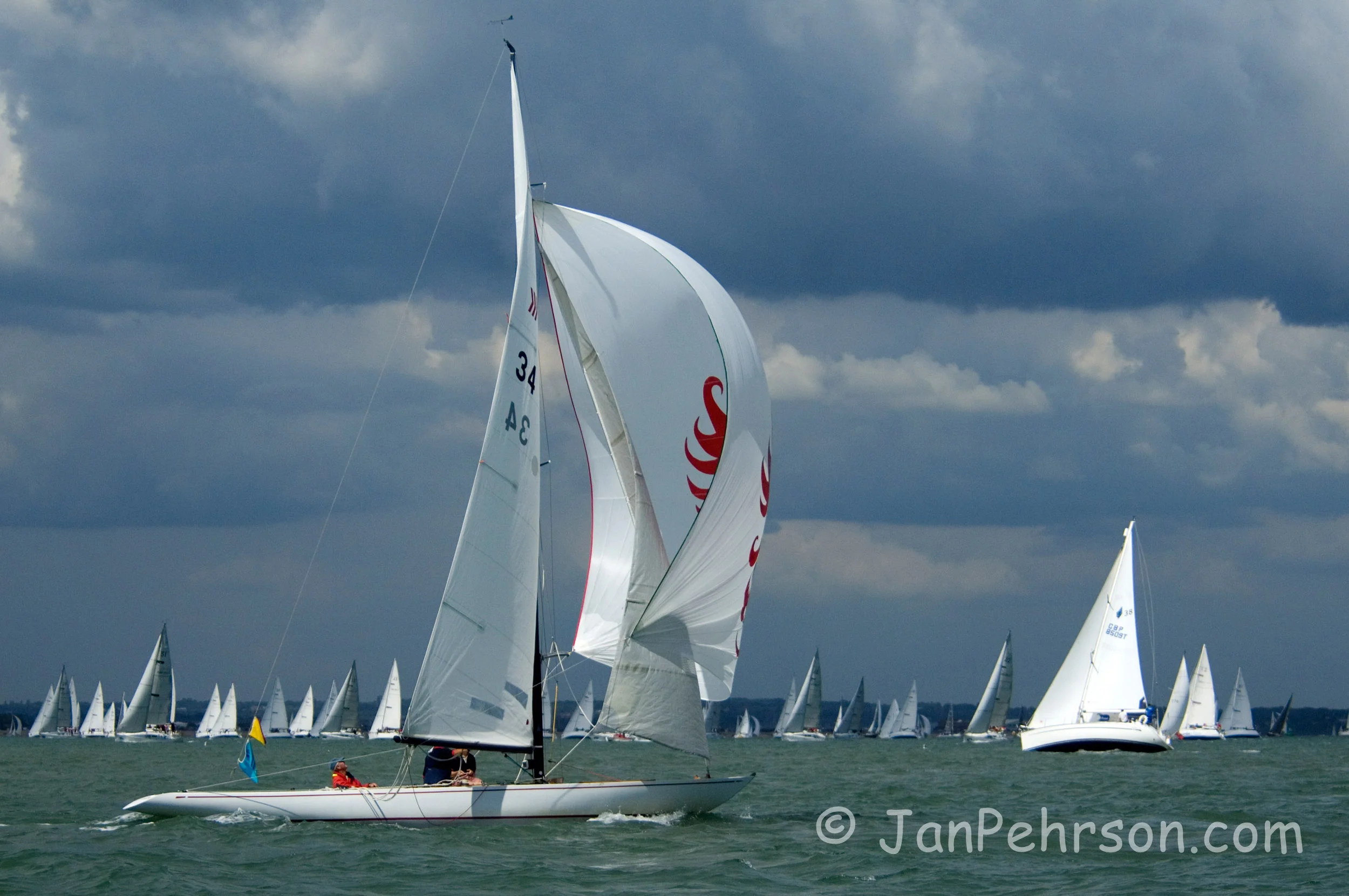 Skandia Cowes Week 2007:  UK: Isle of Wight, Cowes. Race Day 4 - Dashing -  Daring Class (02506)