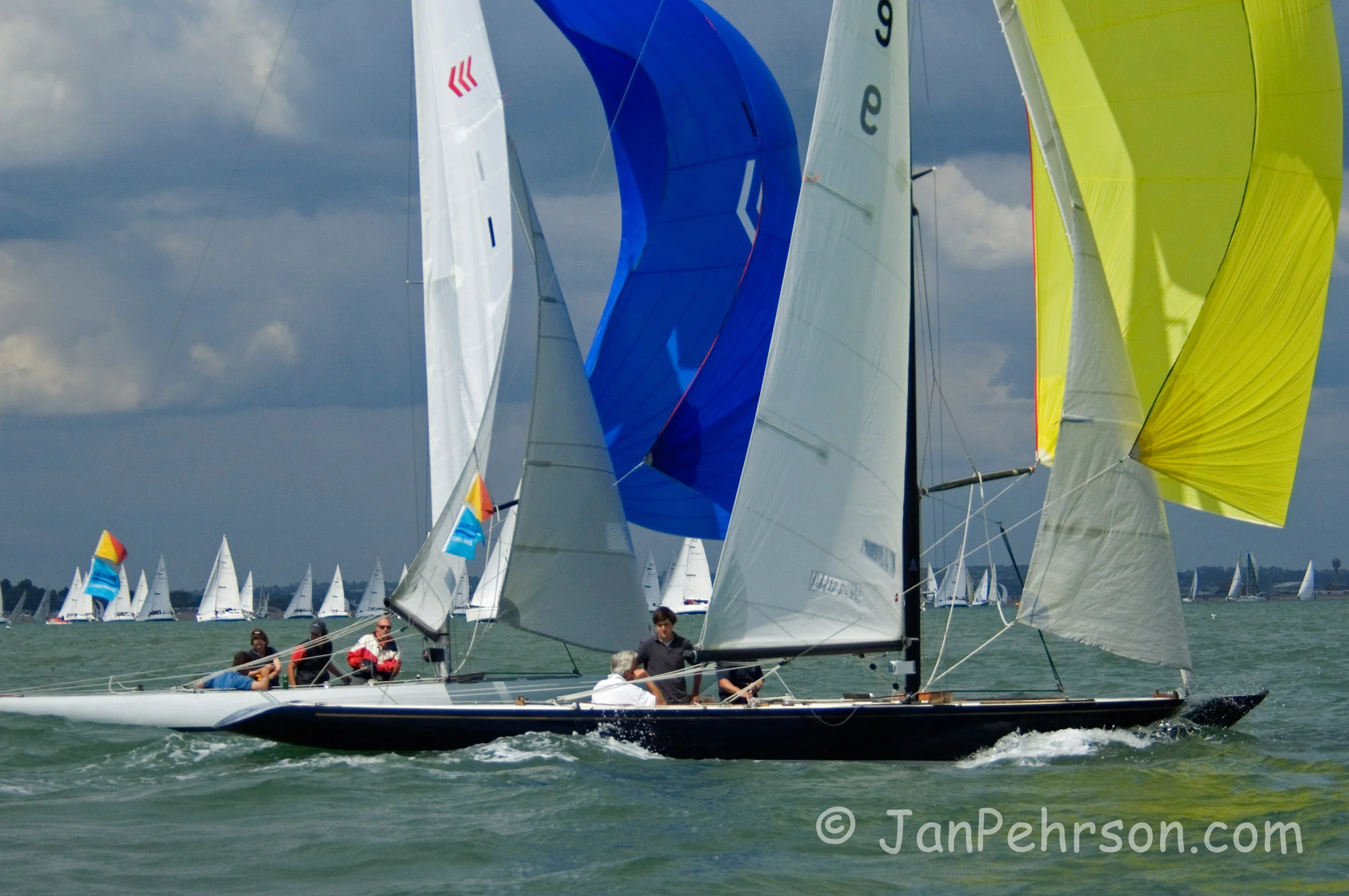 Skandia Cowes Week 2007:  UK: Isle of Wight, Cowes. Race Day 4 -  Daring Class (02527)