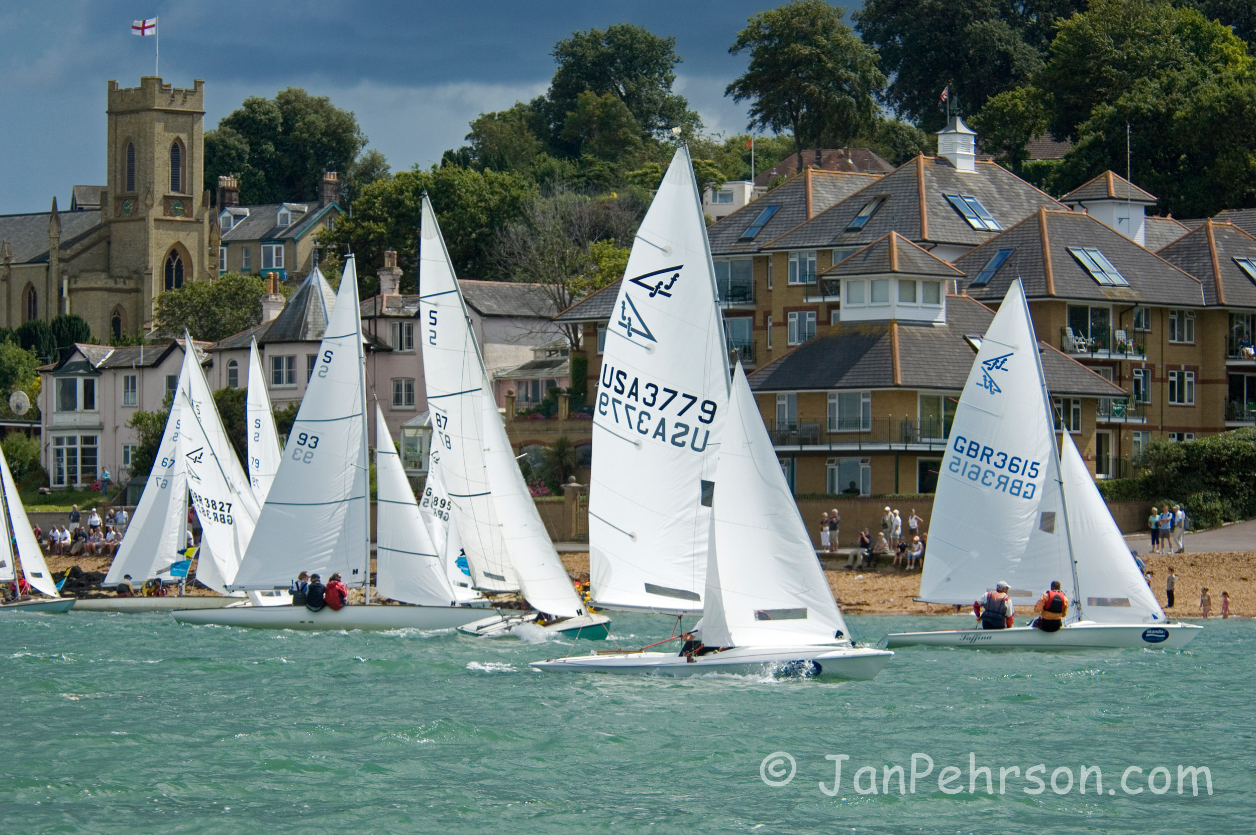 Skandia Cowes Week 2007:  UK: Isle of Wight, Cowes. Race Day 4 -  Swallows, Flying Fifteen Classes tack up the shore at Cowes (02468)