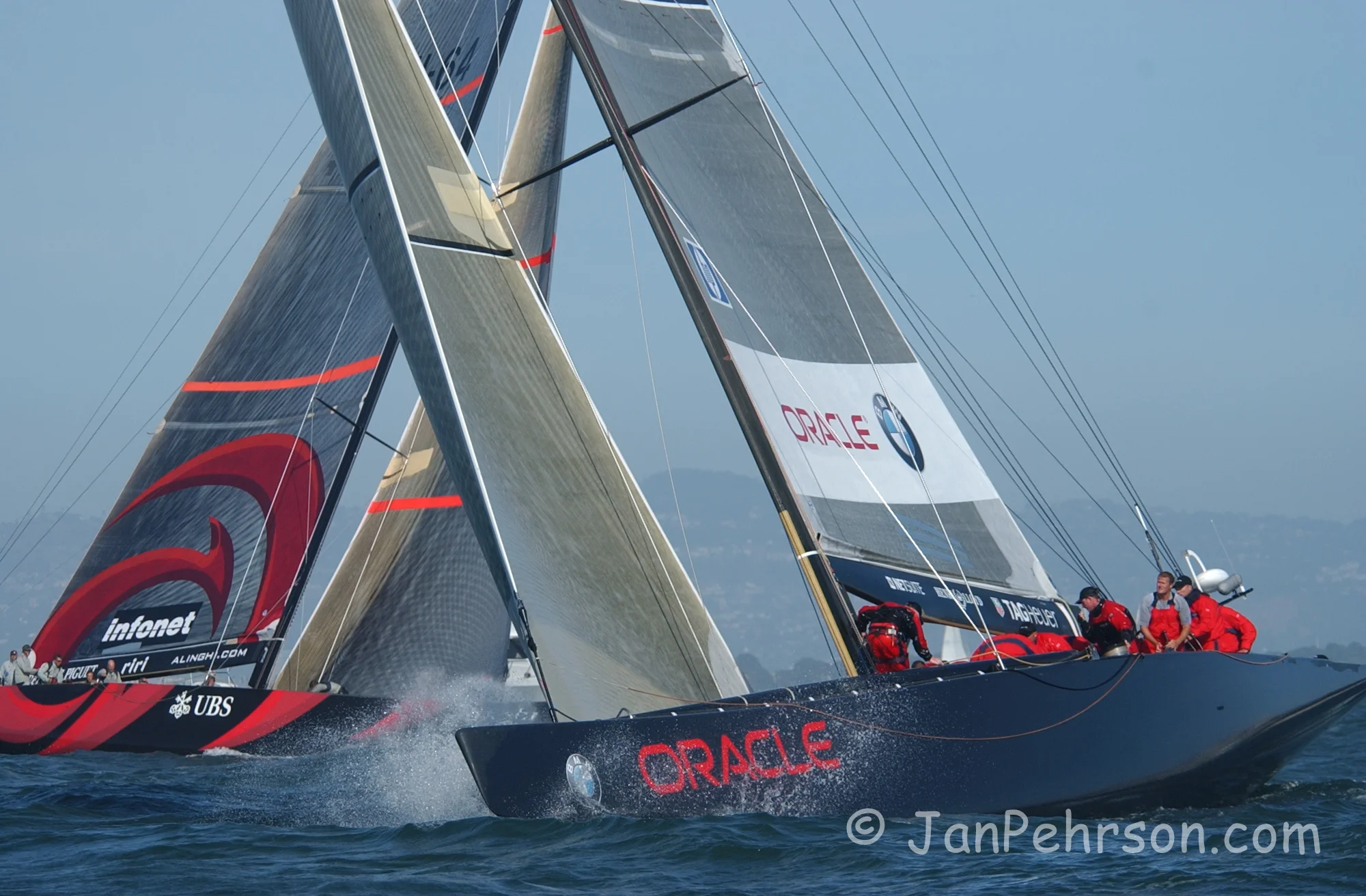 September 2003, San Francisco, CA, MOËT CUP, America’s Cup Winning Yacht Alinghi of Switzerland faces BMW Racing (Oracle) of the USA on the San Francisco Bay (Cross)