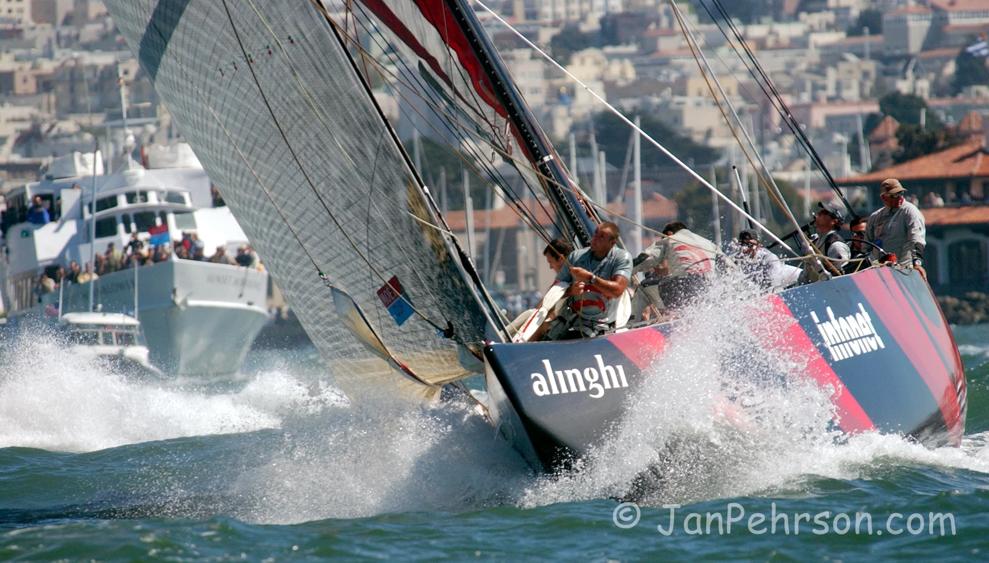 September 2003, San Francisco, CA, MOËT CUP, America’s Cup Winning Yacht Alinghi of Switzerland faces BMW Racing (Oracle) of the USA on the San Francisco Bay (0324)