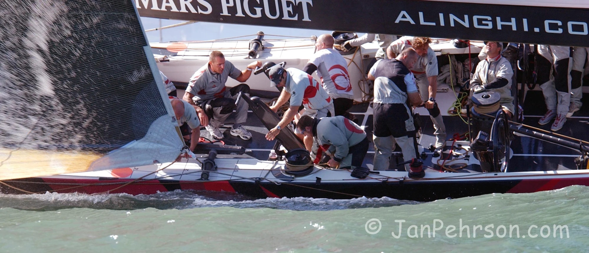 September 2003, San Francisco, CA, MOËT CUP, America’s Cup Winning Yacht Alinghi of Switzerland faces BMW Racing (Oracle) of the USA on the San Francisco Bay (0425)