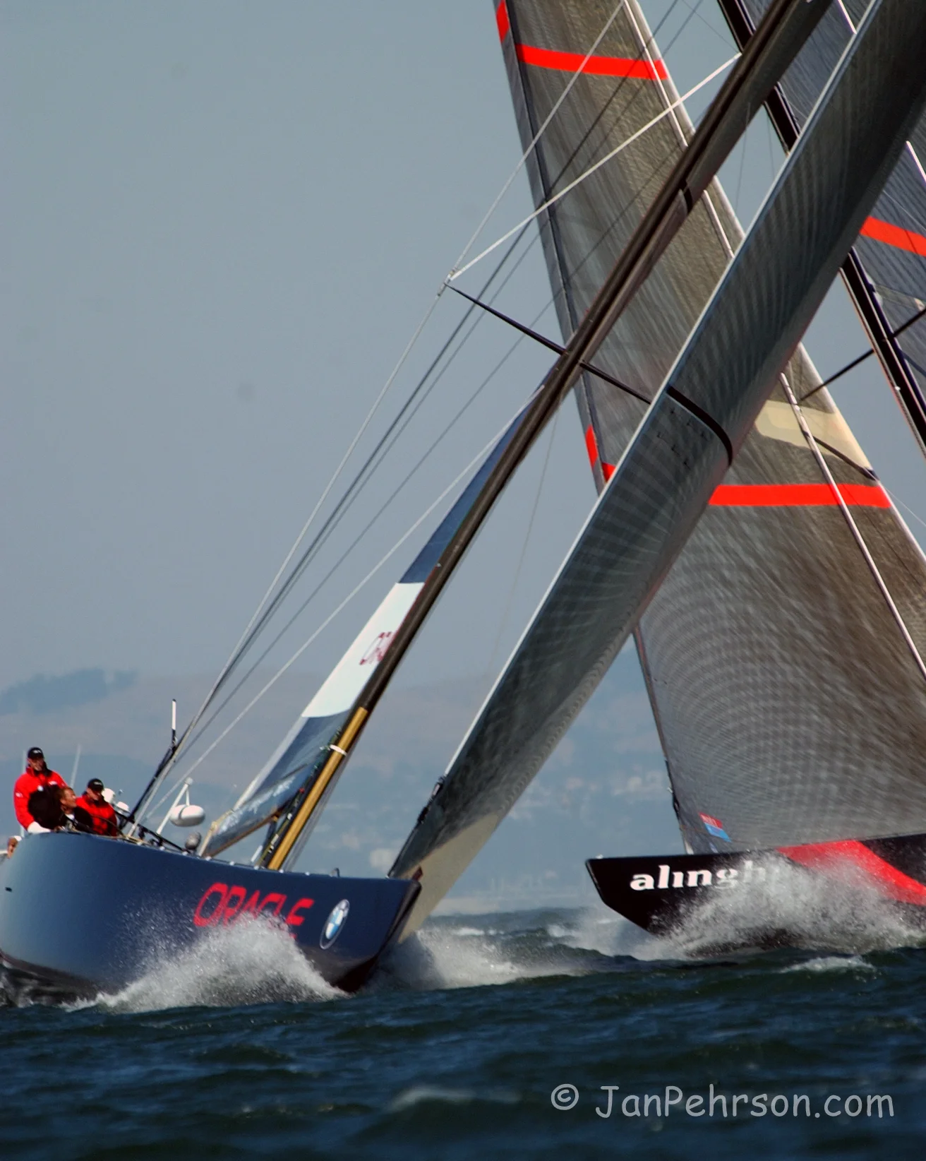 September 2003, San Francisco, CA, MOËT CUP, America’s Cup Winning Yacht Alinghi of Switzerland faces BMW Racing (Oracle) of the USA on the San Francisco Bay (0060)