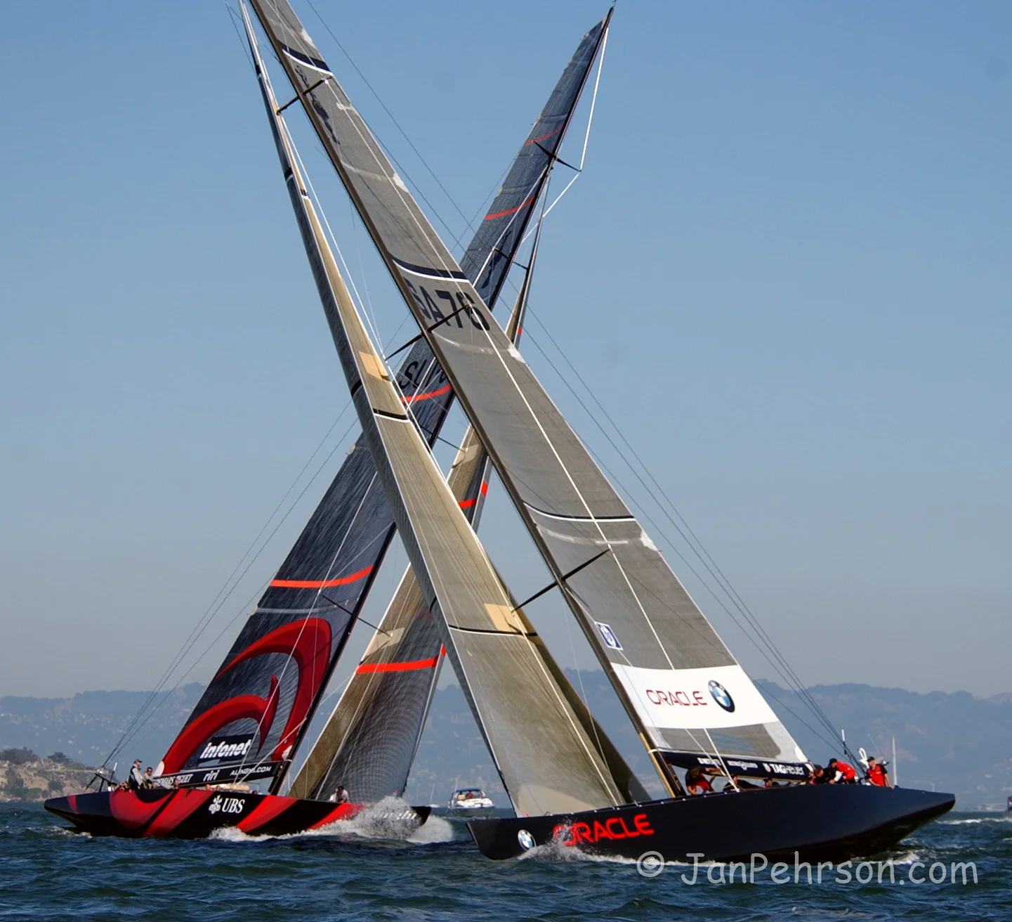 September 2003, San Francisco, CA, MOËT CUP, America’s Cup Winning Yacht Alinghi of Switzerland faces BMW Racing (Oracle) of the USA on the San Francisco Bay (0108)