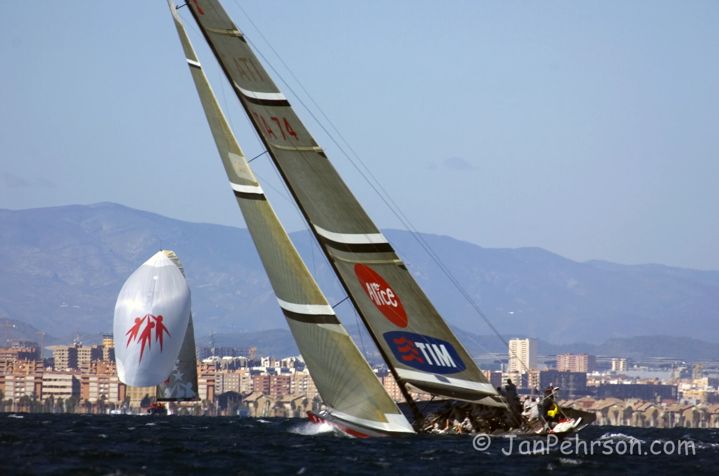 October 2004, Valencia, Spain, Americas Cup Racing, Act3 Starts and Fleet Races (1011_1_0042)