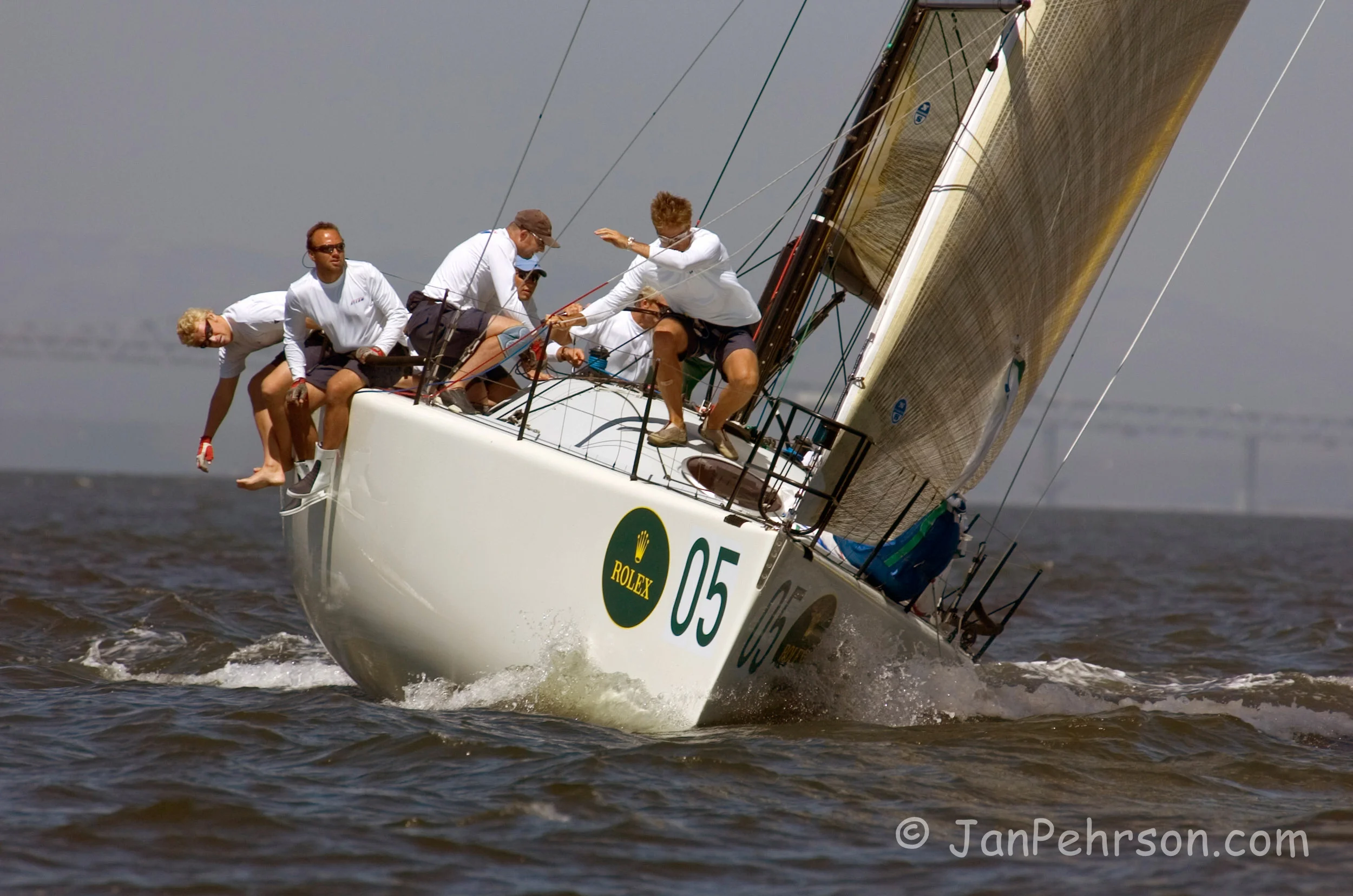 September 2004, San Francisco, California, Farr 40 Class Worlds, Close Ups Crews and Bows (0908_1_0038)
