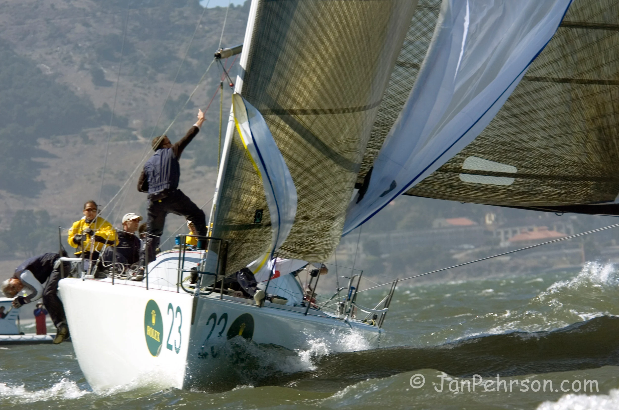 September 2004, San Francisco, California, Farr 40 Class Worlds, Close Ups Crews and Bows (0909_3_0002)