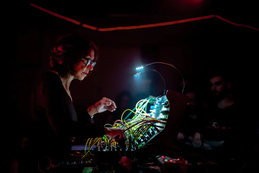 Suzanne Ciani delivering a demonstration of the Buchla 200e.