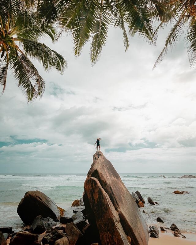 When you&rsquo;re travelling alone and have no one to be your model...
&bull;
I waited for about 15 minutes by this spot, hoping someone would climb this famous beach rock and it all paid off. Thanks @amyali11 for being such a badass for climbing it 