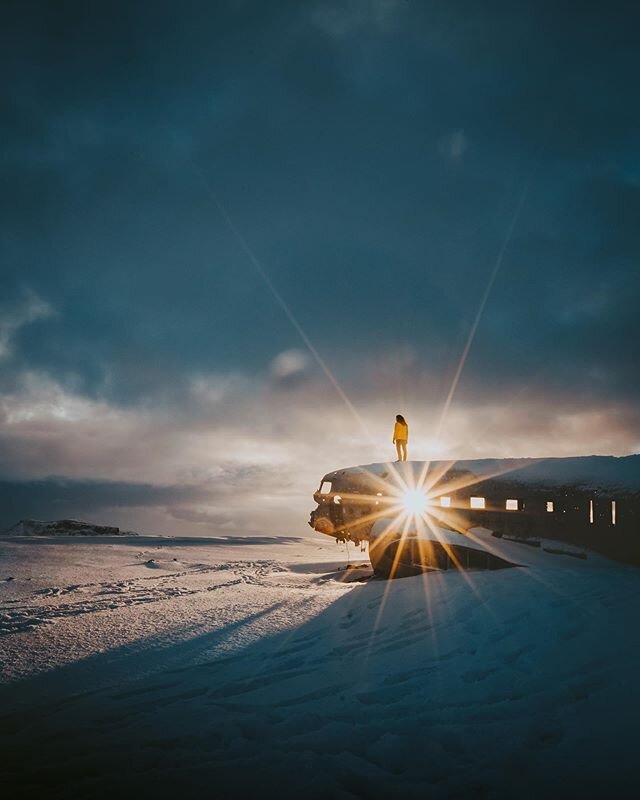 The chase for the perfect sunrise ✨
&bull;
Adamant to be the first few ones to catch the sunrise by this famous plane wreck, @isaac_szw braved through the snowstorm by driving our camper van in almost pitch black conditions. And boy did we get lost i