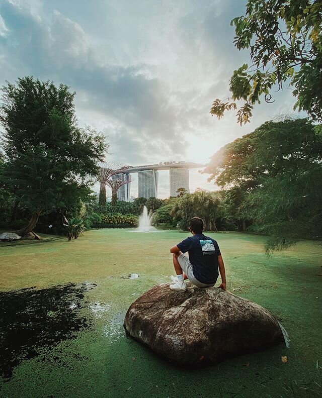 Tourist in my own city 🇸🇬
&bull;
Like many of you, I first started my photography journey just with my phone. I&rsquo;d go exploring the city capturing moments for fun on my own. But during my recent city adventure, something felt amiss. The places