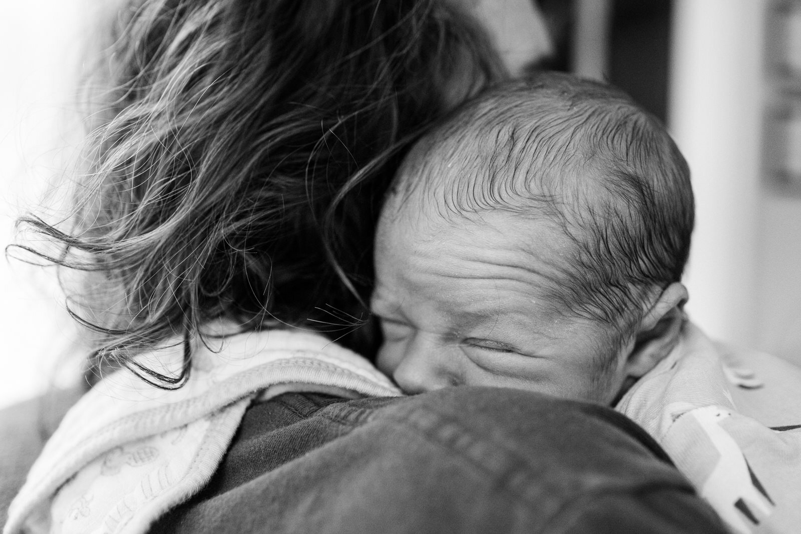 maine-newborn-photographer-lifestyle-13.jpg