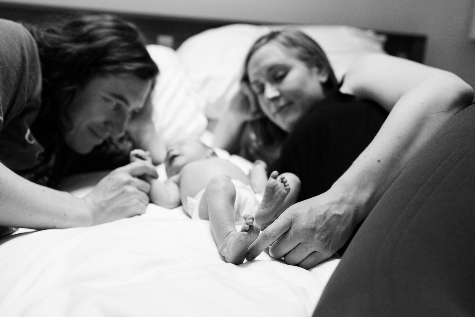 maine-newborn-photographer-lifestyle-26.jpg