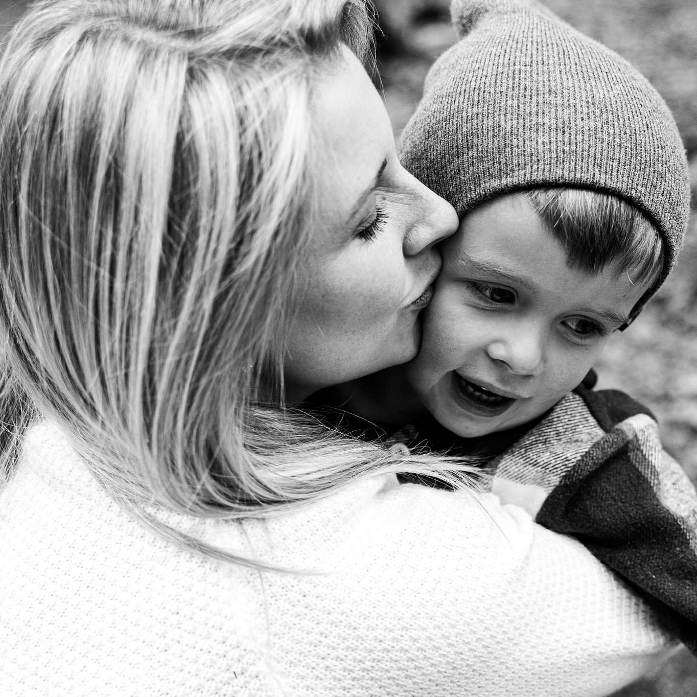 I really love being a family photographer. Family photos are so important, especially ones that show a mama&rsquo;s love for her babies. Can&rsquo;t wait to share more from this sweet family. ✨ .

.
.
.
.
.
#stepheneycollinsphotography #familymemoryk