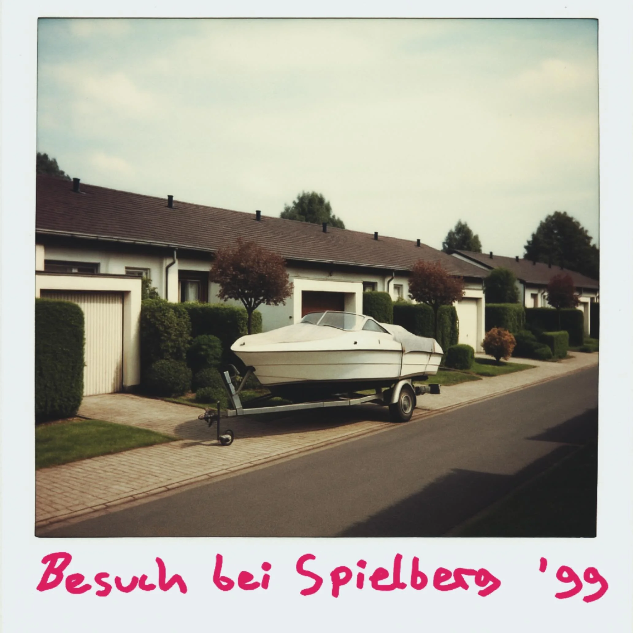 Eindr&uuml;cke aus seinem Aufwachsen in H&uuml;rth verschwimmen mit Wunschvorstellungen &uuml;ber ein bahnbrechendes Treffen mit Steven Spielberg&hellip; zu einem zw&ouml;lften T&uuml;rchen von #DerLetzteAdventskalender! Ab 1&euro; Trinkgeld als #Pod