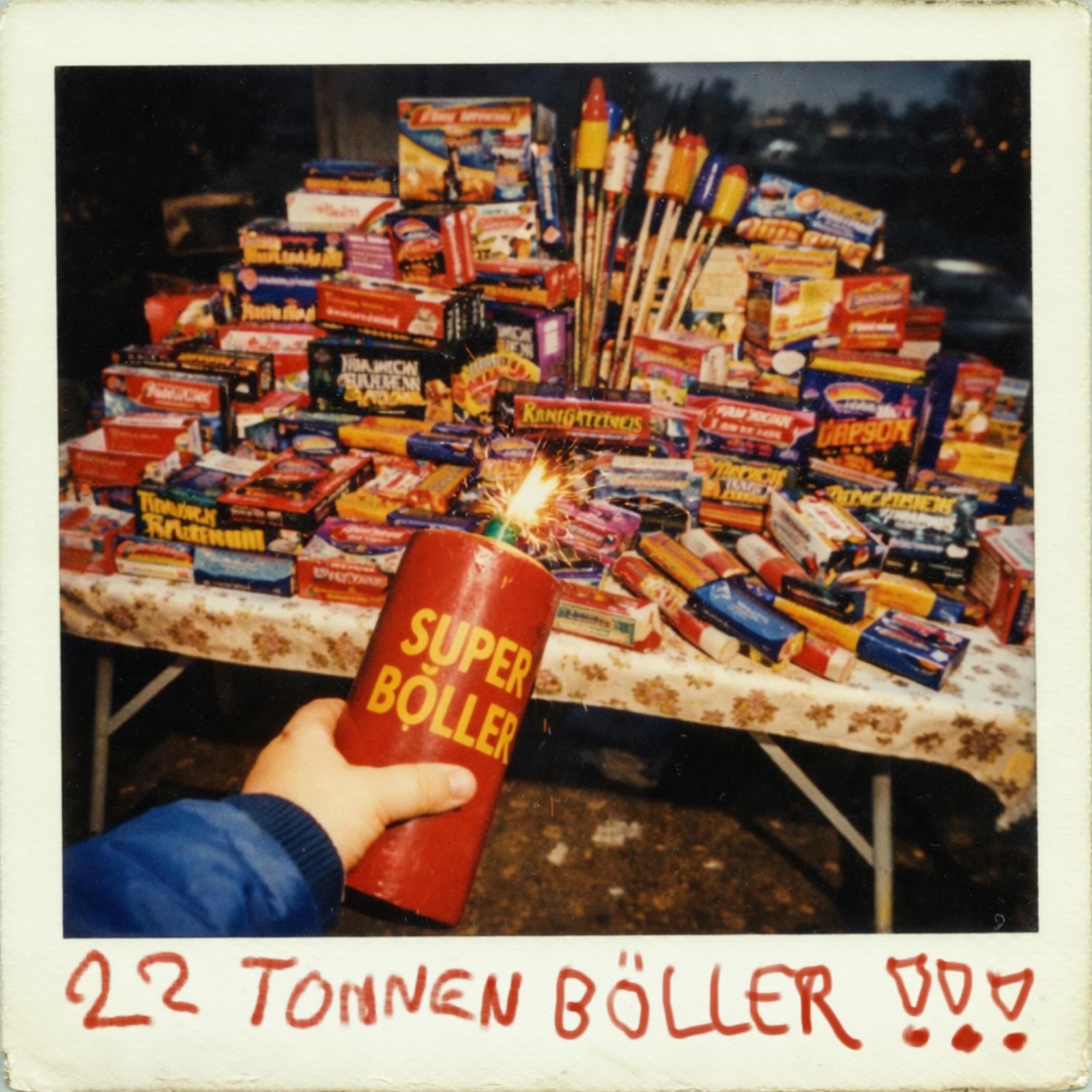 Daniel berichtet von Paralleluniversen, in denen es die Stadt #H&uuml;rth nicht mehr gibt, weil dort der Funke einer Wunderkerze das kleine Munitions- und Waffenlager in Brand gesetzt hat, welches Kinder dort auf seiner Spielstra&szlig;e fr&uuml;her 