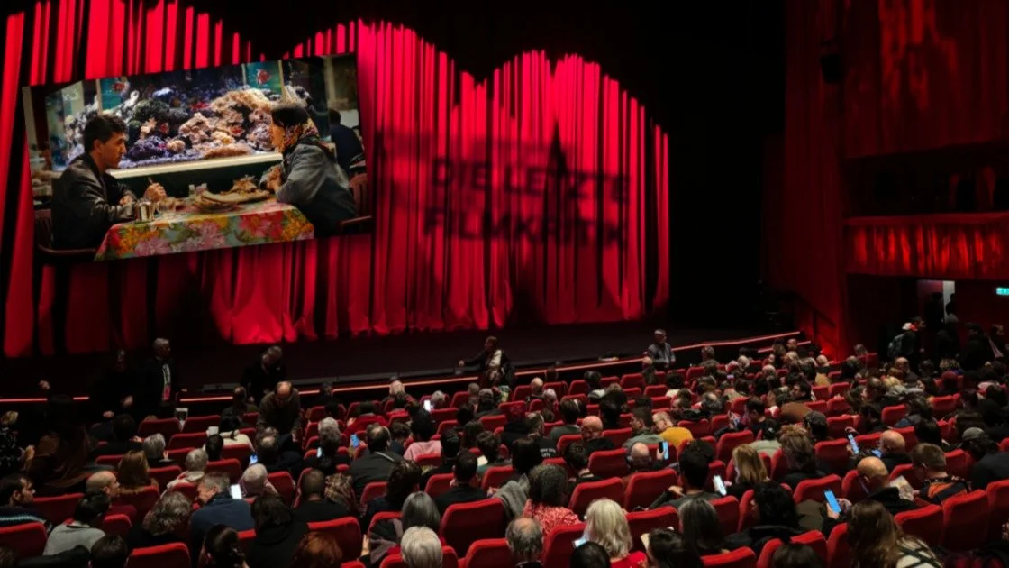 #NoGoodMen ist... gut gemeint. Aber vom Er&ouml;ffnungsfilm der #Berlinale 2026 haben Daniel Pook &amp; der Kaffeemann sich doch deutlich mehr erhofft.

Die vor Ort nach dem Kinobesuch aufgenommene #Filmkritik vom #FilmFestival gibt's kostenlos im Fe