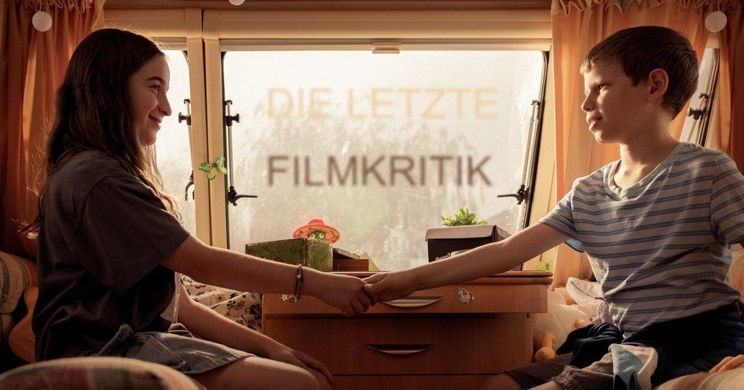 Ein Junge aus einem rum&auml;nischen Dorf soll in der n&auml;chstgr&ouml;&szlig;eren Stadt neue Schuhe kaufen, mit dem Geld sorgf&auml;ltig umgehen und es blo&szlig; nicht dem Vater geben, weil der es sonst vertrinkt. Also geht er irgendwann einfach 