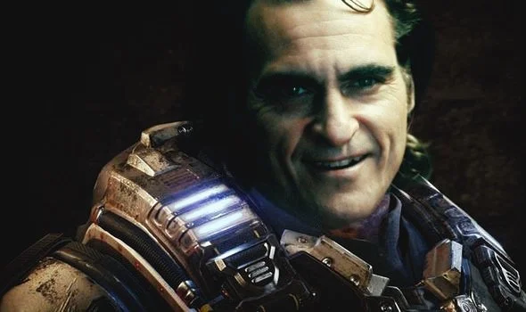 Satirische Bildmontage zeigt Schauspieler Joaquin Phoenix als Marcus Fenix im Videospiel Gears of War. Abbildung aus Das Letzte Wiki.