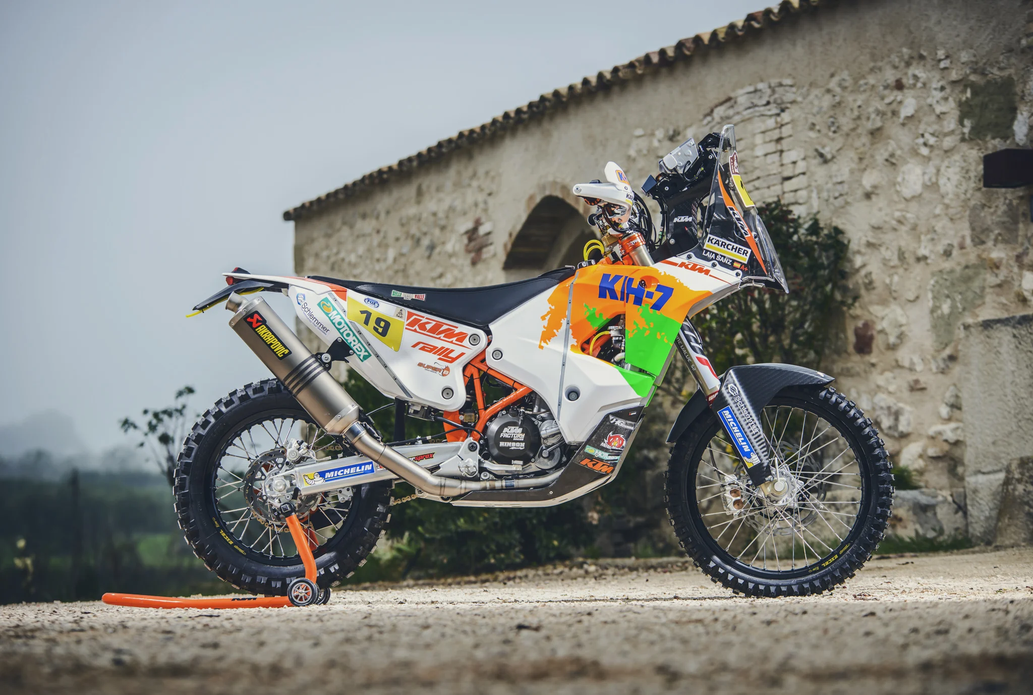 Laia Sanz 6 KTM 450 RALLY 2016.jpg