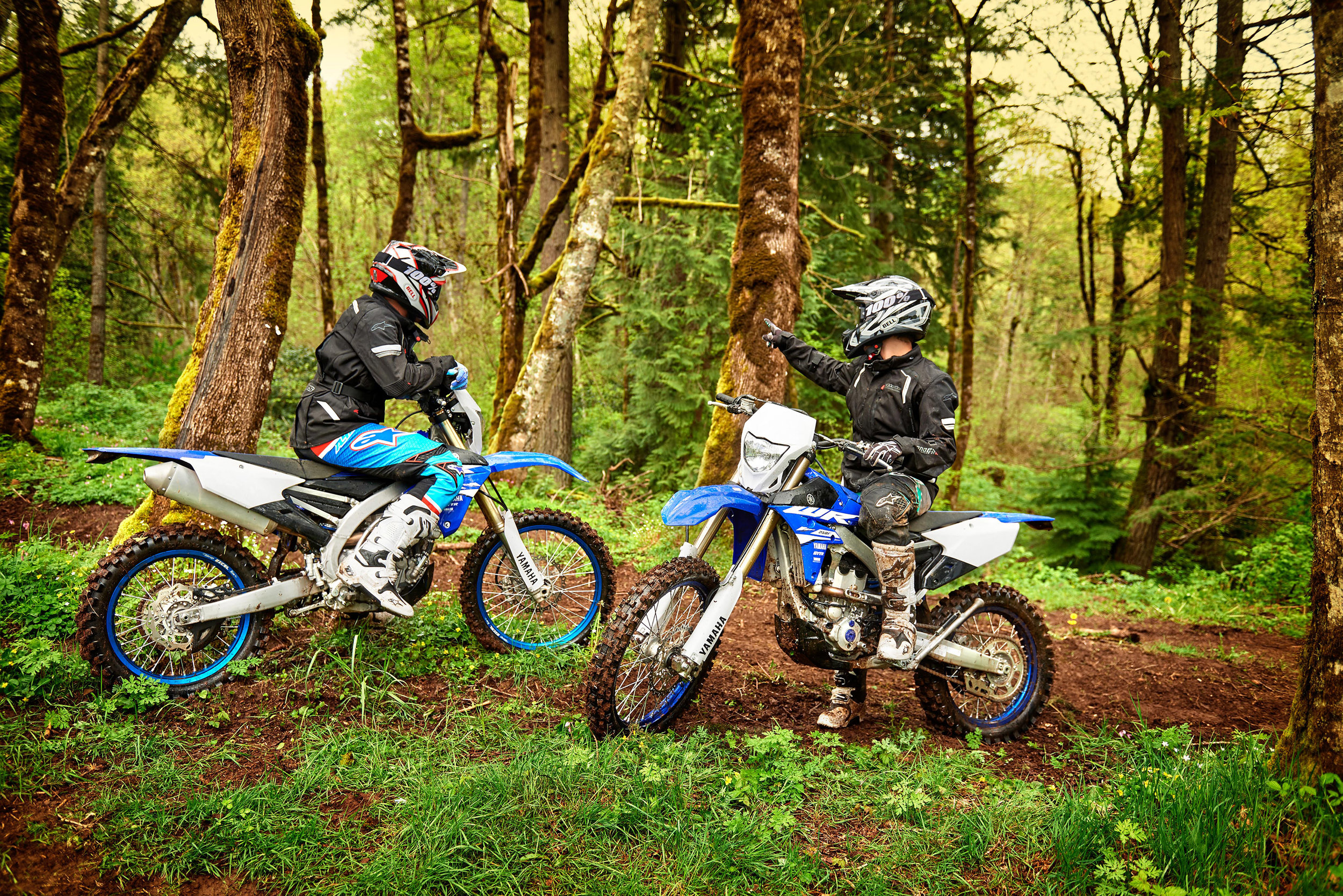 18_WR450F_WR250F_Team Yamaha Blue_Lifestyle01_0021.jpg