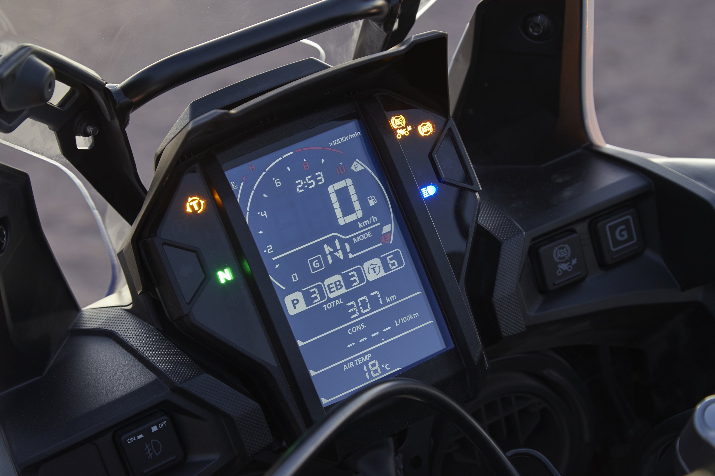 18_Honda_Africa_Twin_Adventure_Sports_Detail_Image_18.jpg