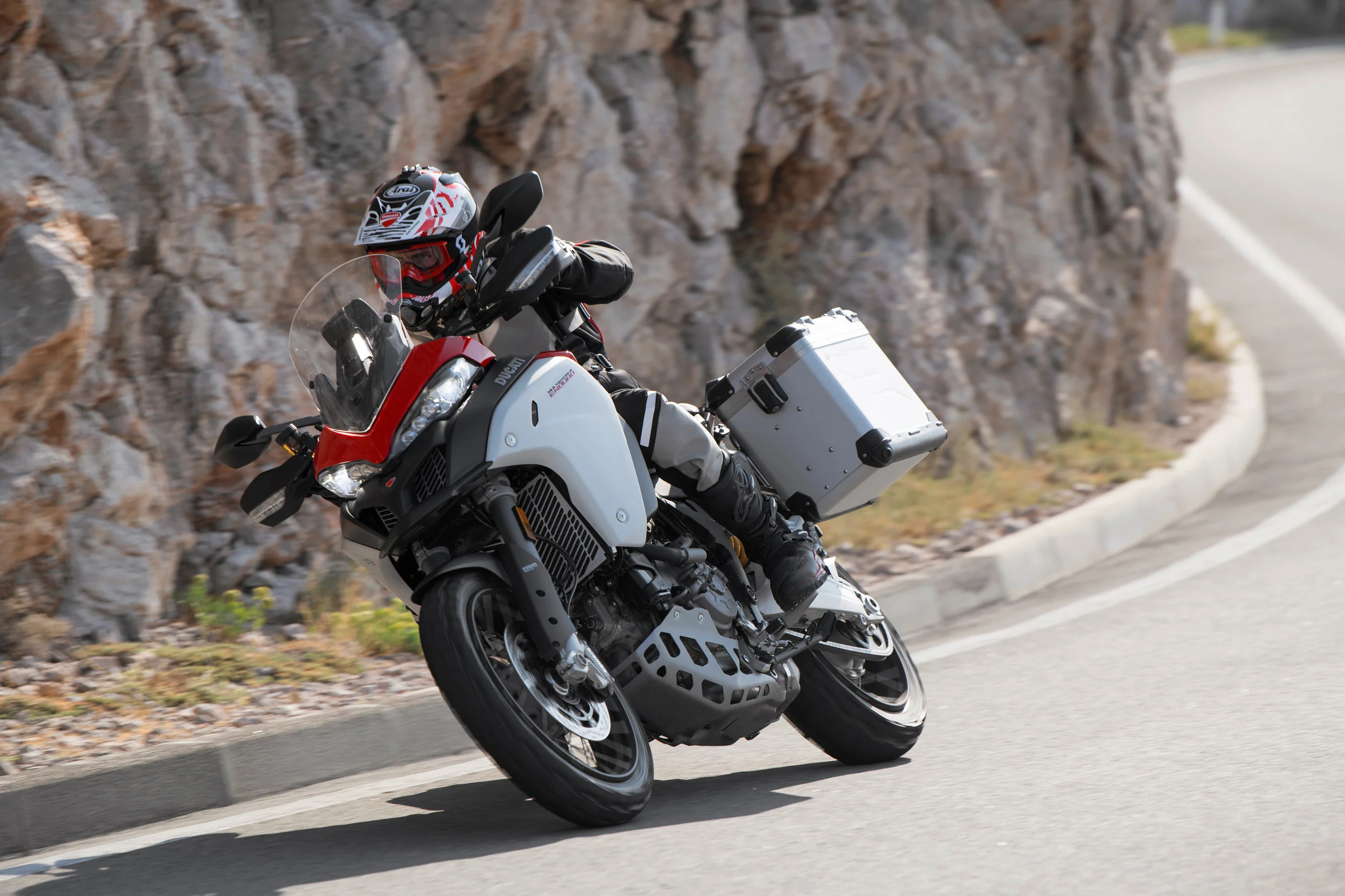 53 MULTISTRADA 1260 ENDURO_UC68179_Mid.jpg