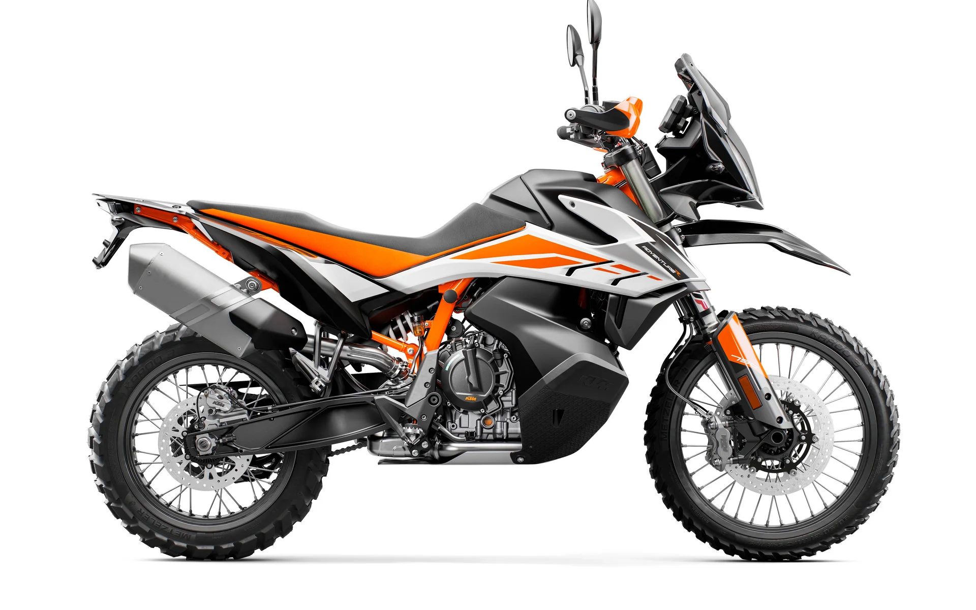 790 ADVENTURE R Shown