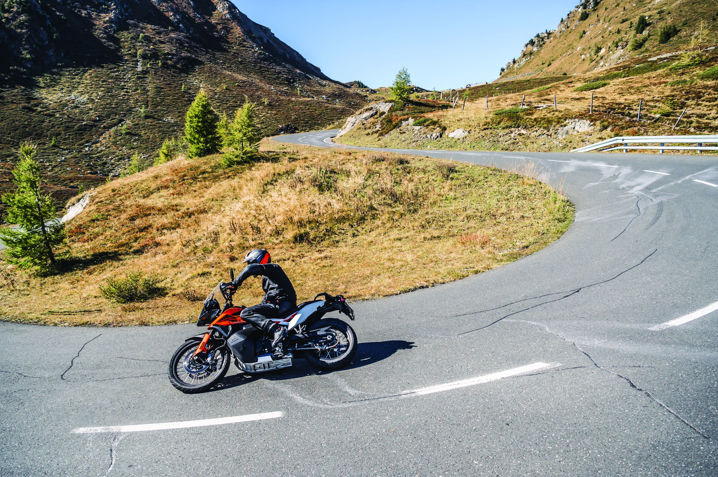 KTM 790 ADVENTURE_Action 02.jpg