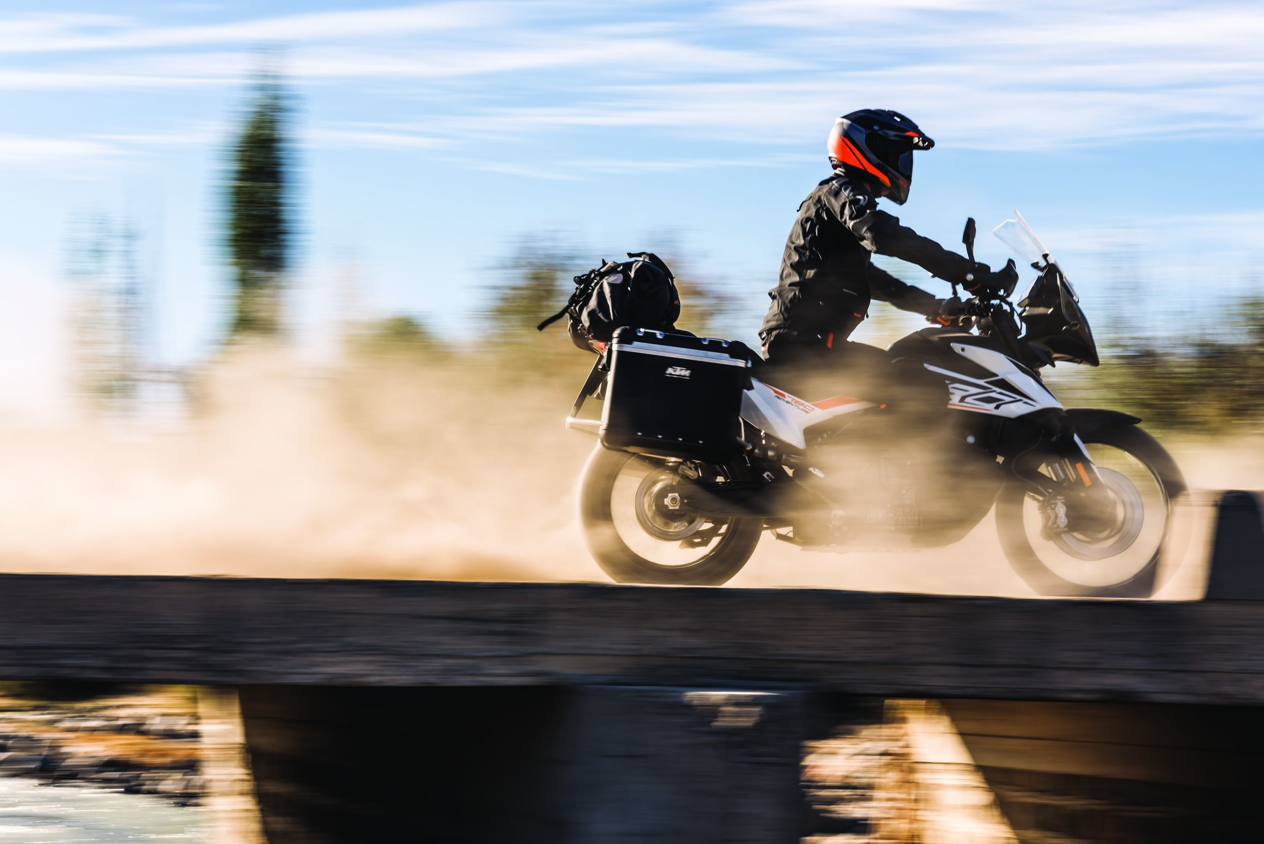 KTM 790 ADVENTURE_Action 09.jpg