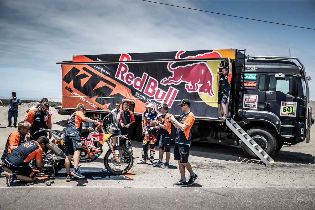 Courtesy of the KTM Blog , Tina Torelli, Red Bull KTM Rally Factory Racing Team Dakar 2019 © Marcin Kin