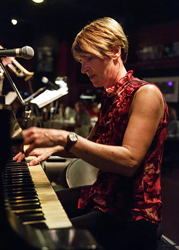 AnnReynolds-sml.jpg