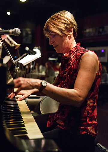 AnnReynolds-sml.jpg