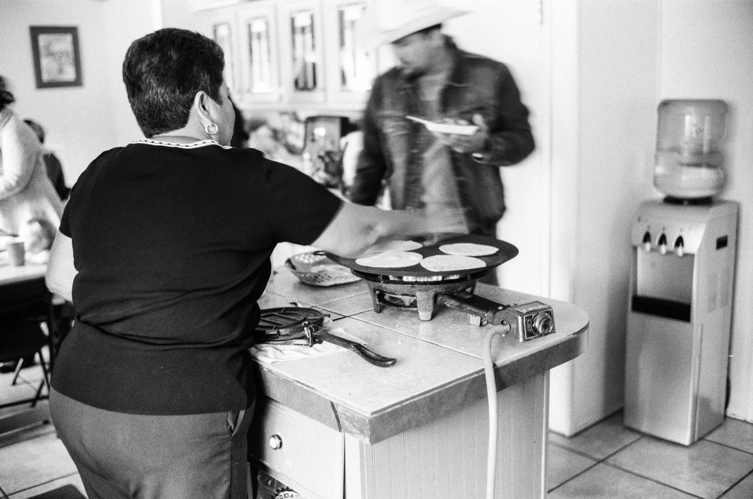chela_making_tortillas_3.jpg