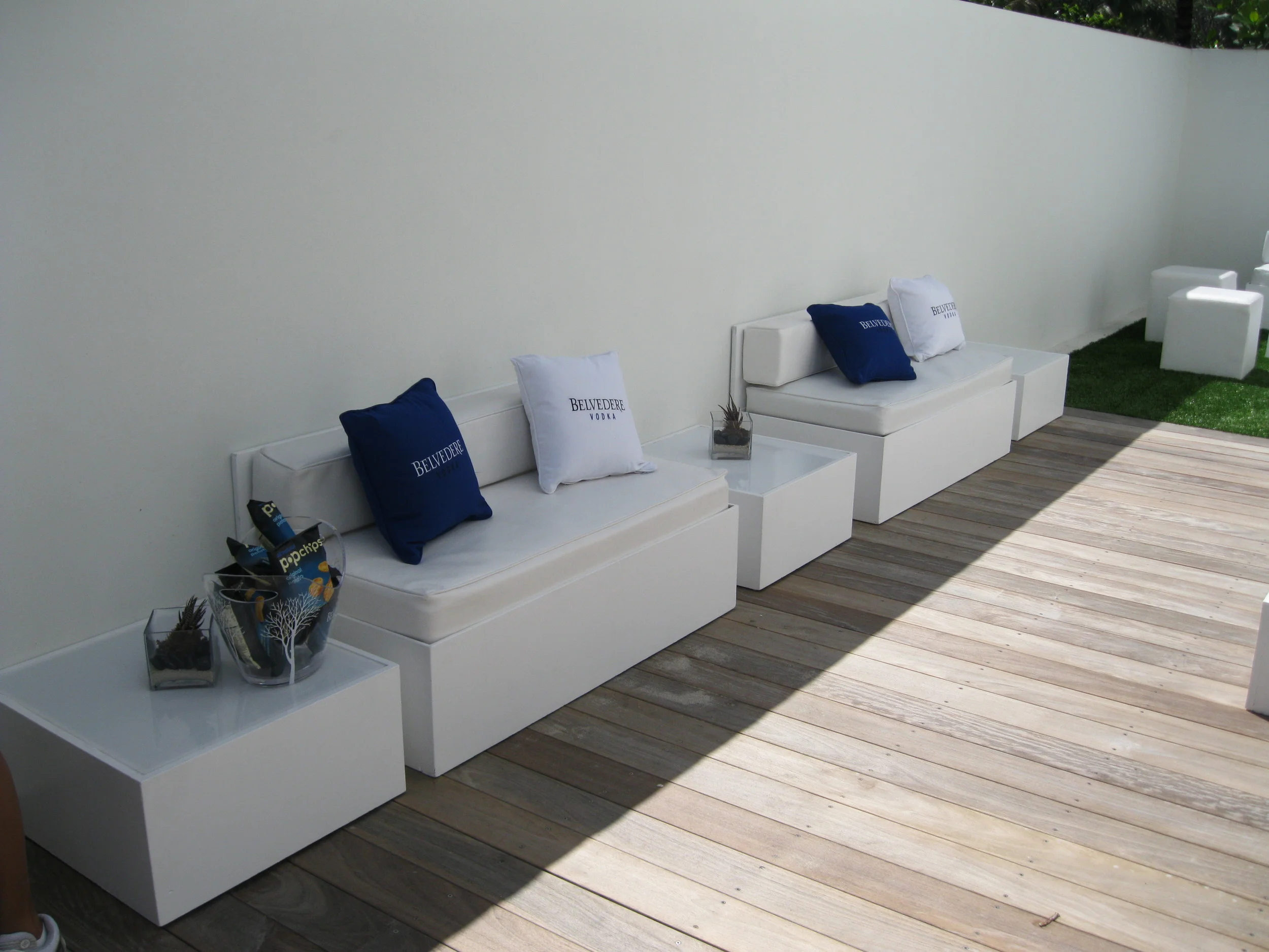 Basic Bench - White by Ronen Rental Boutique event Furnishings