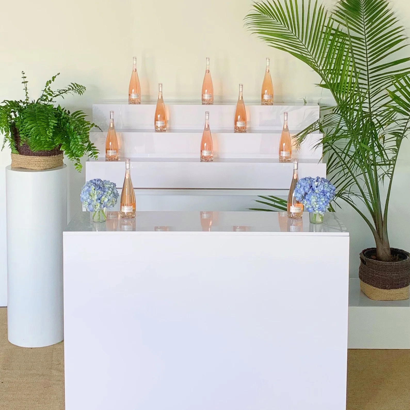 White glossy bar with back bar 