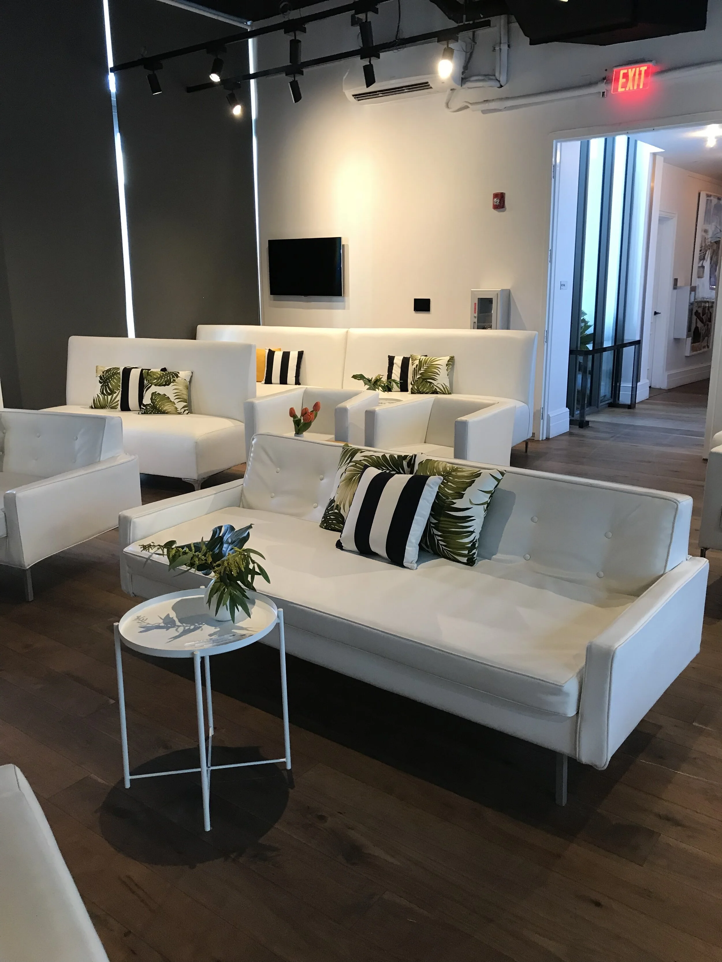 10D4E199-1E21-43C9-B896-5B934E0BAB23