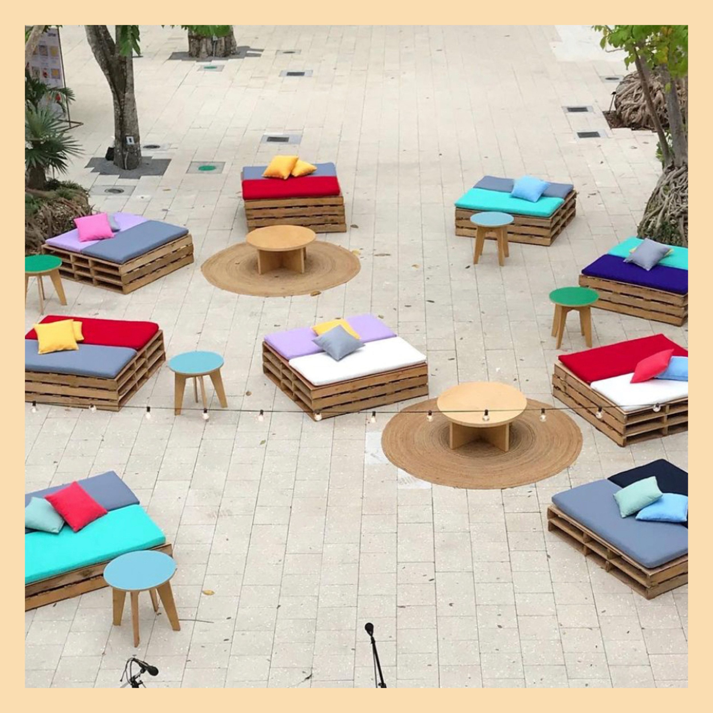 Wood Pallet Lounge - Bed