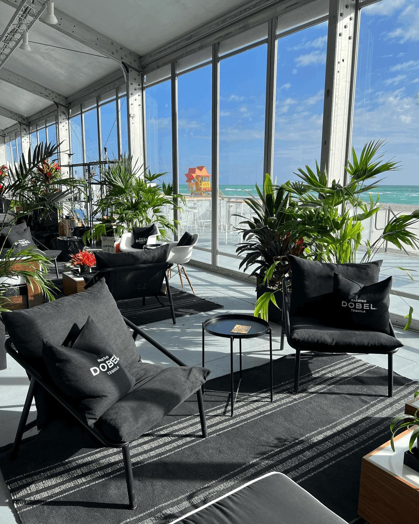 The Black Accent chairs 🖤 

Dobel sponsored lounge at Scope Art Show on Miami Beach #eventfurniturerental #eventdesign #eventrentals #marketingactivation