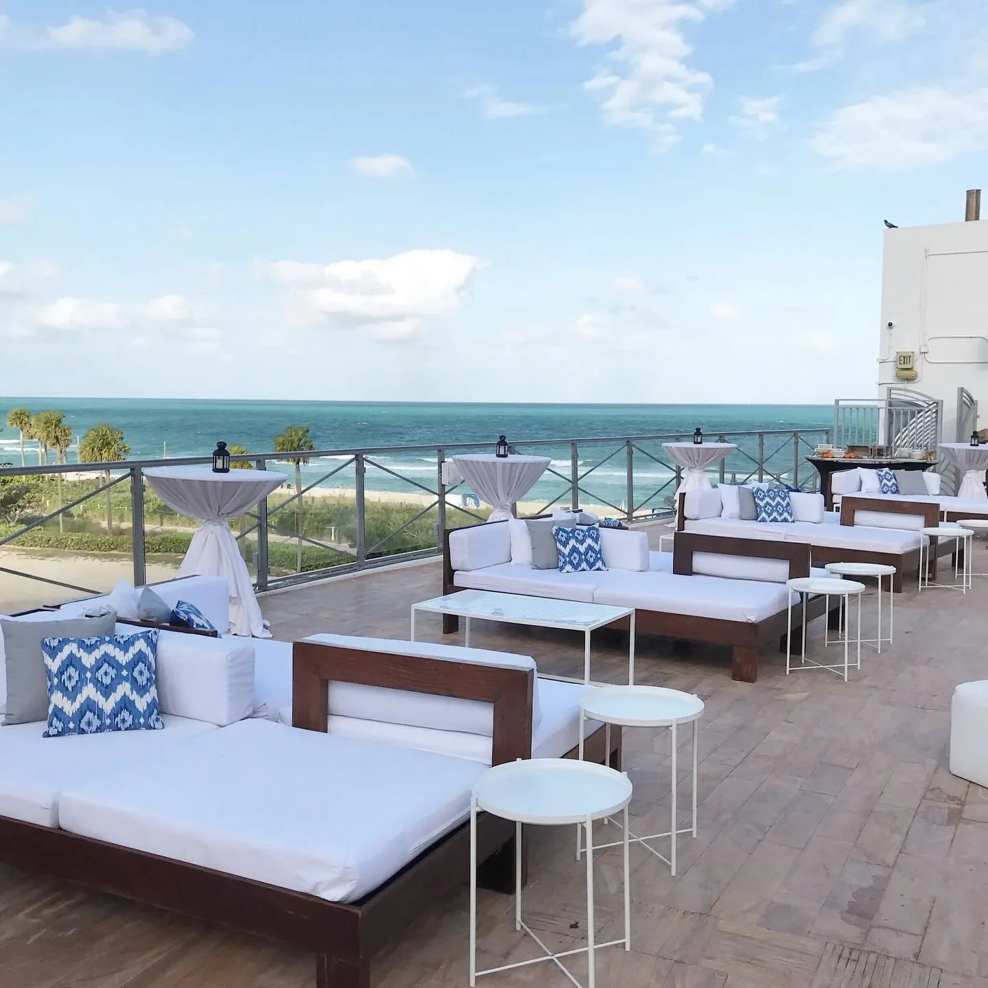 Eden Roc rooftop views with our Lounge Chairs 😎🌴