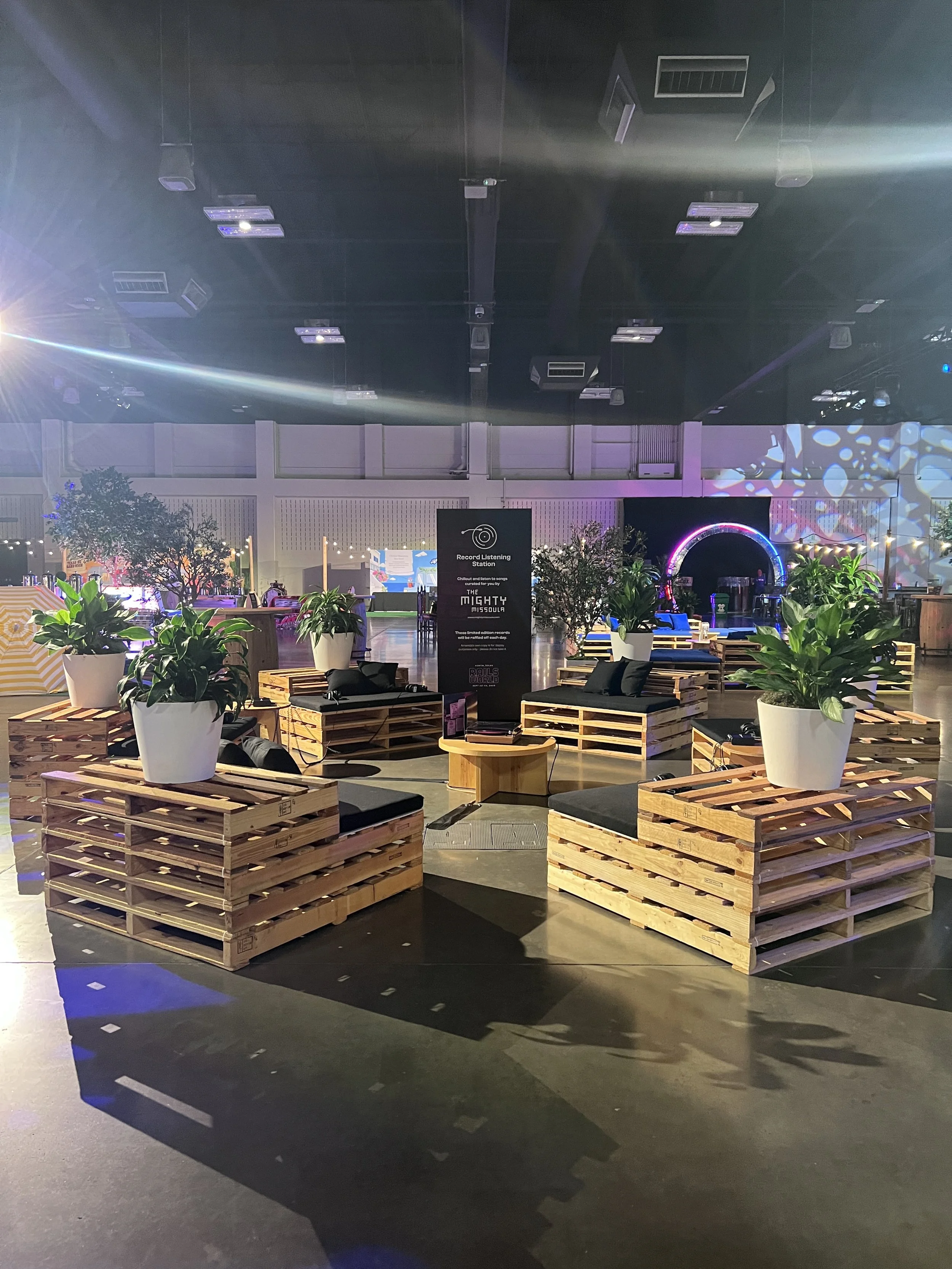 A Circle lounge made out of wood pallets for an event in Austin