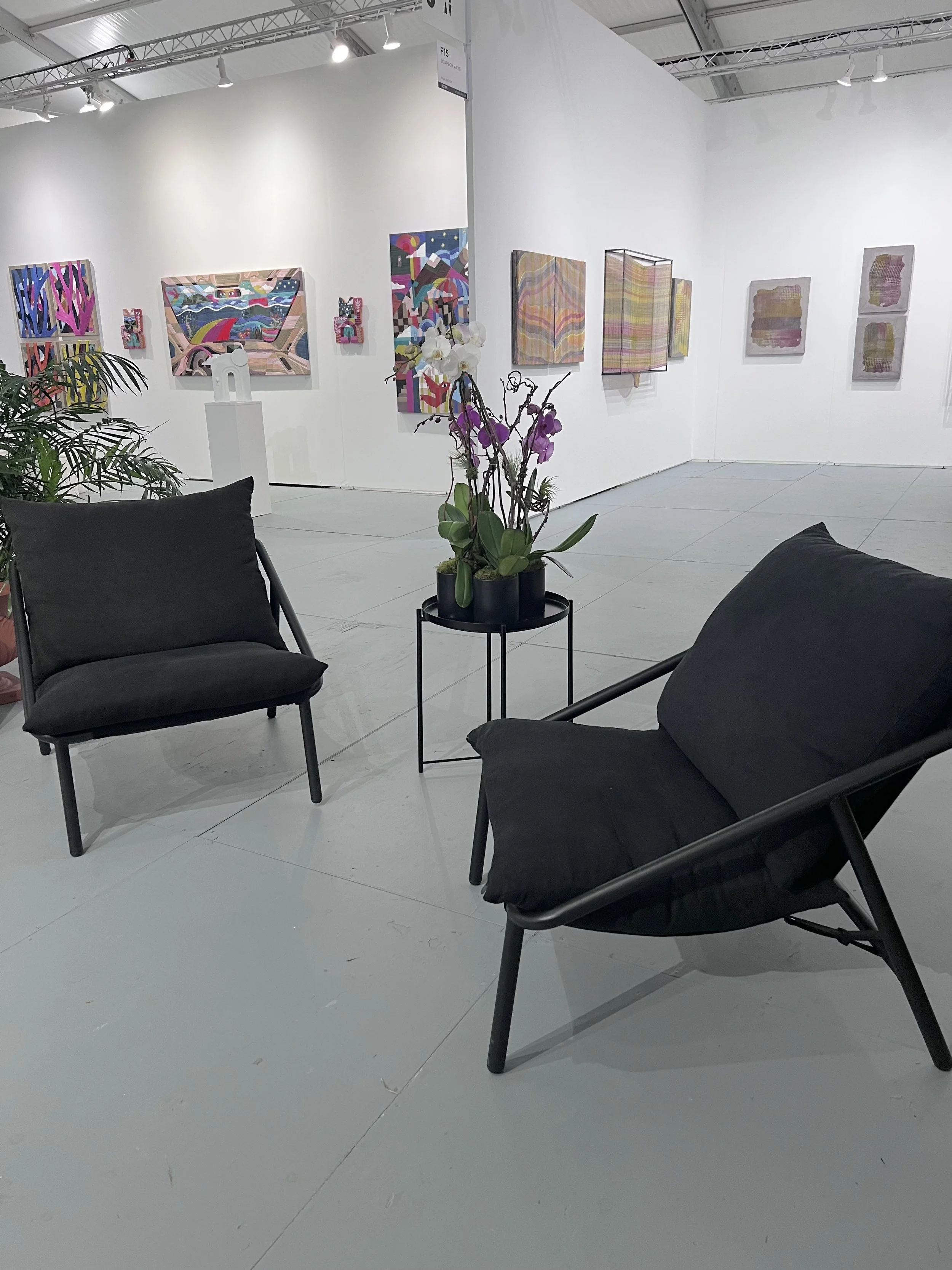 Black armchairs for rent miami