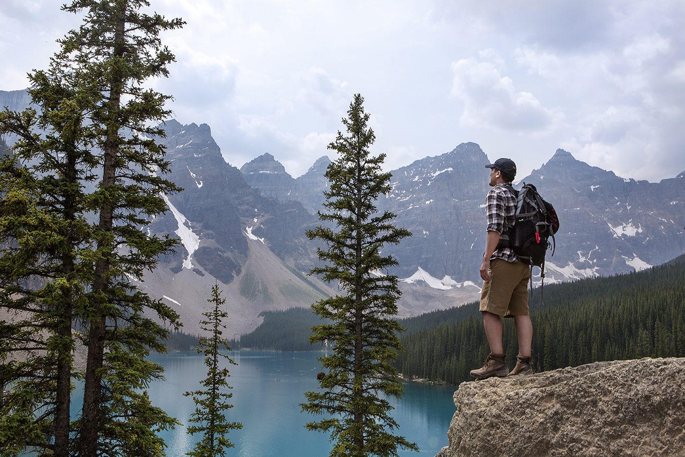 thienla in canada moraine lake 3.jpg