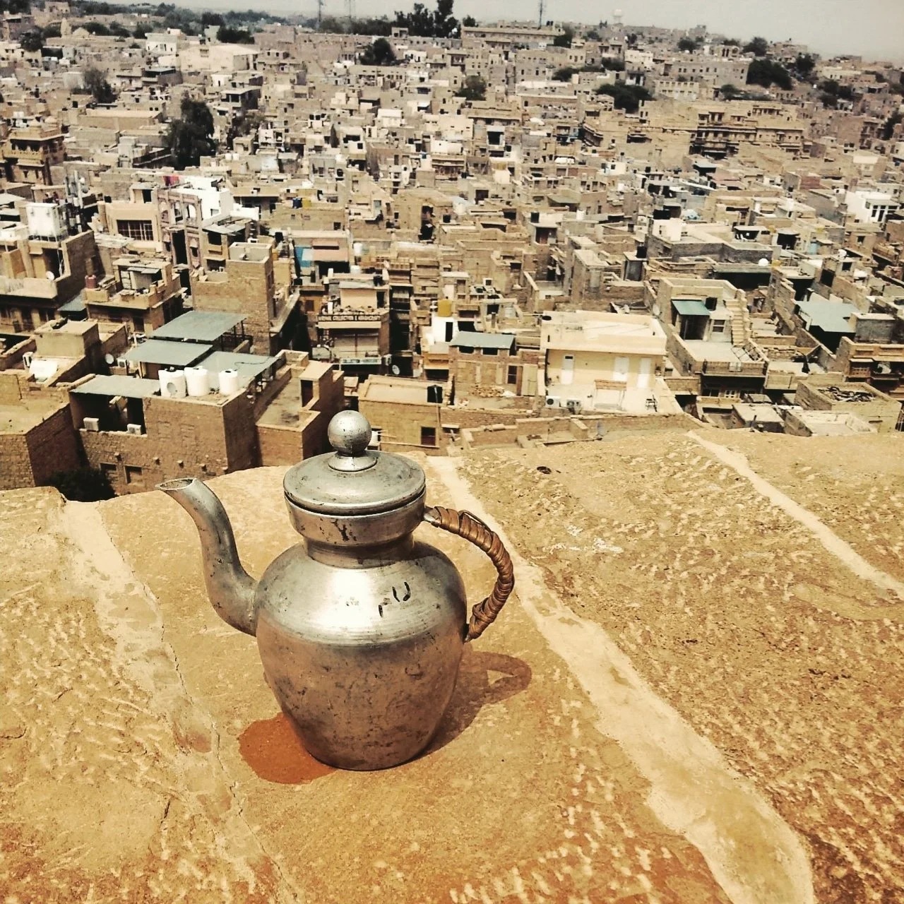 The-wandering-kettle-Jaislmer.JPG