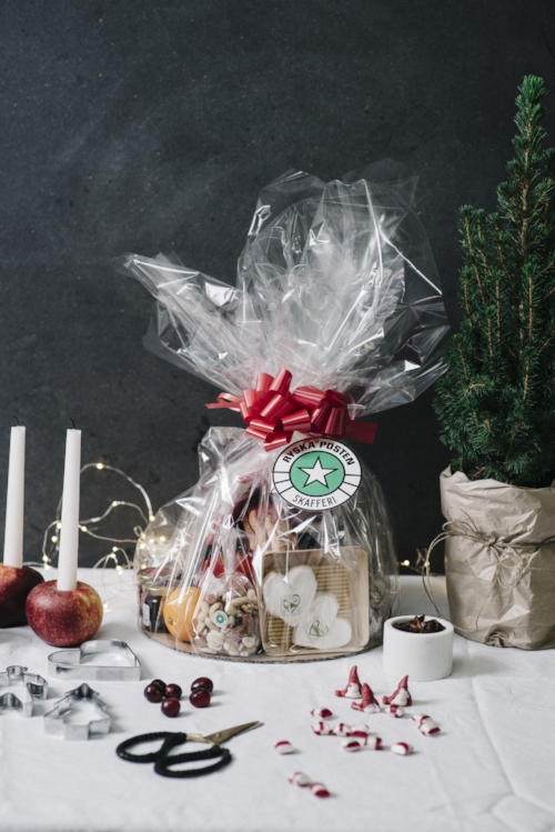 Innehåller bland annat belgisk choklad, torrsaltade oliver, Danablu, Snatts kex och Coeur de Chèvre. Pris : 395 kr (leveransavgift tillkommer)