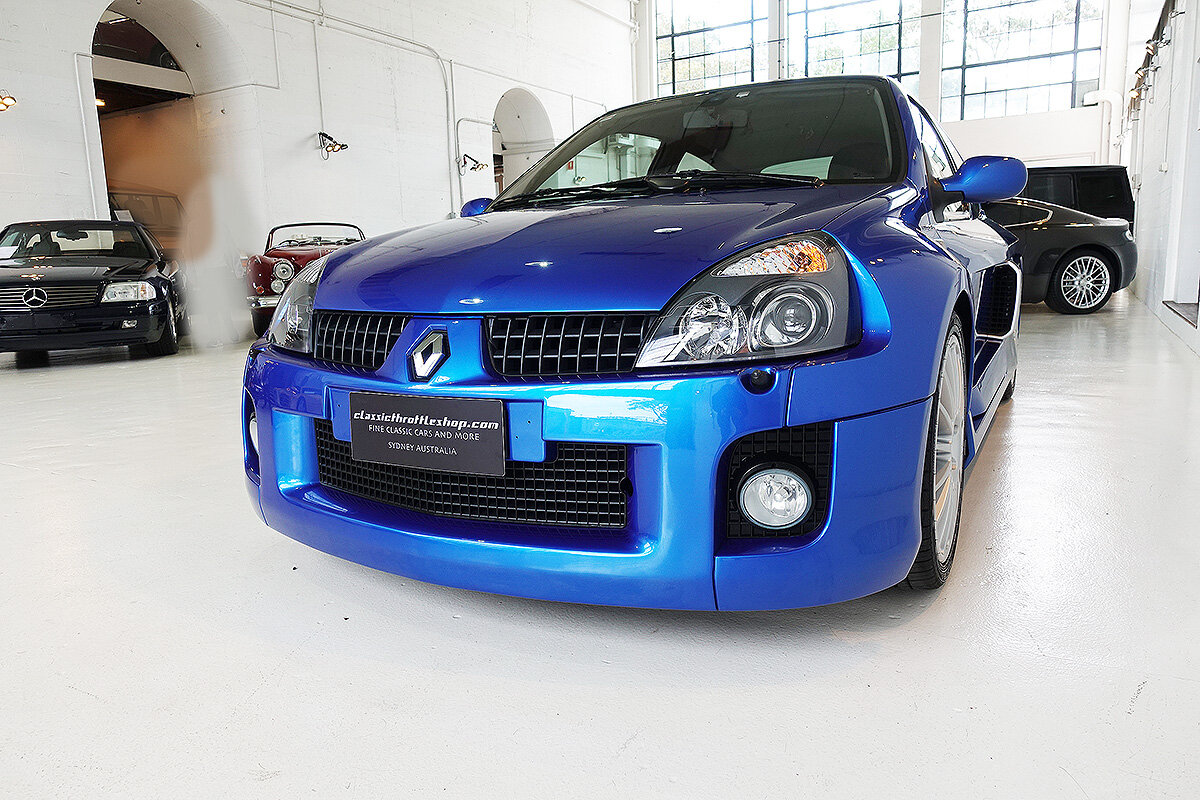 2003-Renault-Clio-V6-French-Blue-3.jpg
