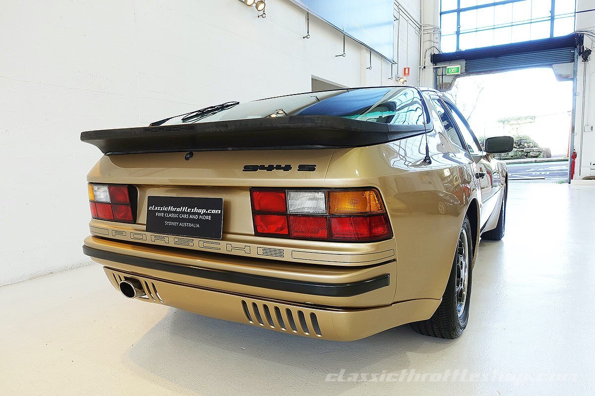 1988-Porsche-944-S-Mandelgold-4.jpg